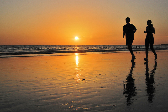 beneficios-e-inconvenientes-de-correr-por-la-playa